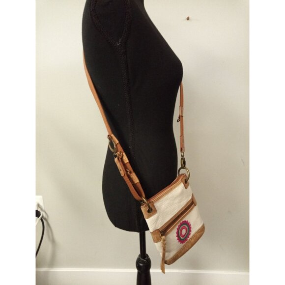 The Sak Women's Boho Leather Tan/Cream Crossbody BagBag/Purse - Picture 2 of 5